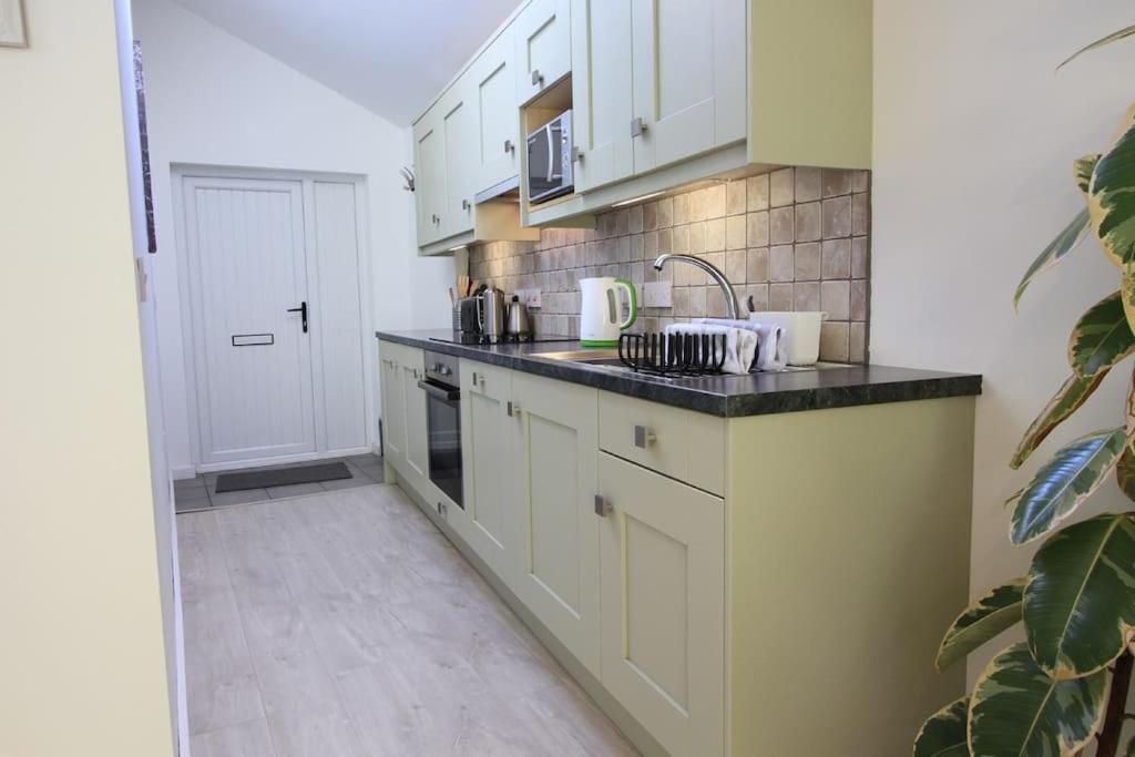 Orchard Nook - Sleeps 4, 2 Bedrooms ケンダル エクステリア 写真